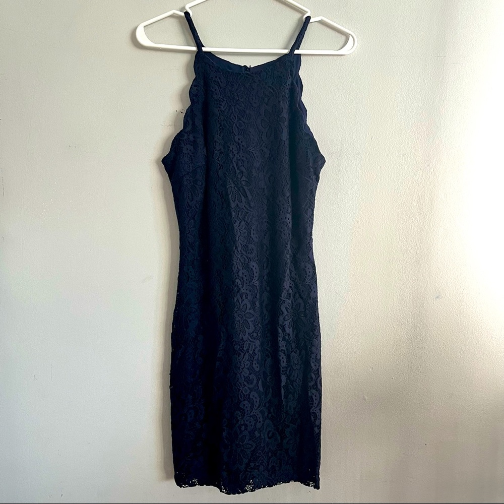 Womens Scalloped lace dress